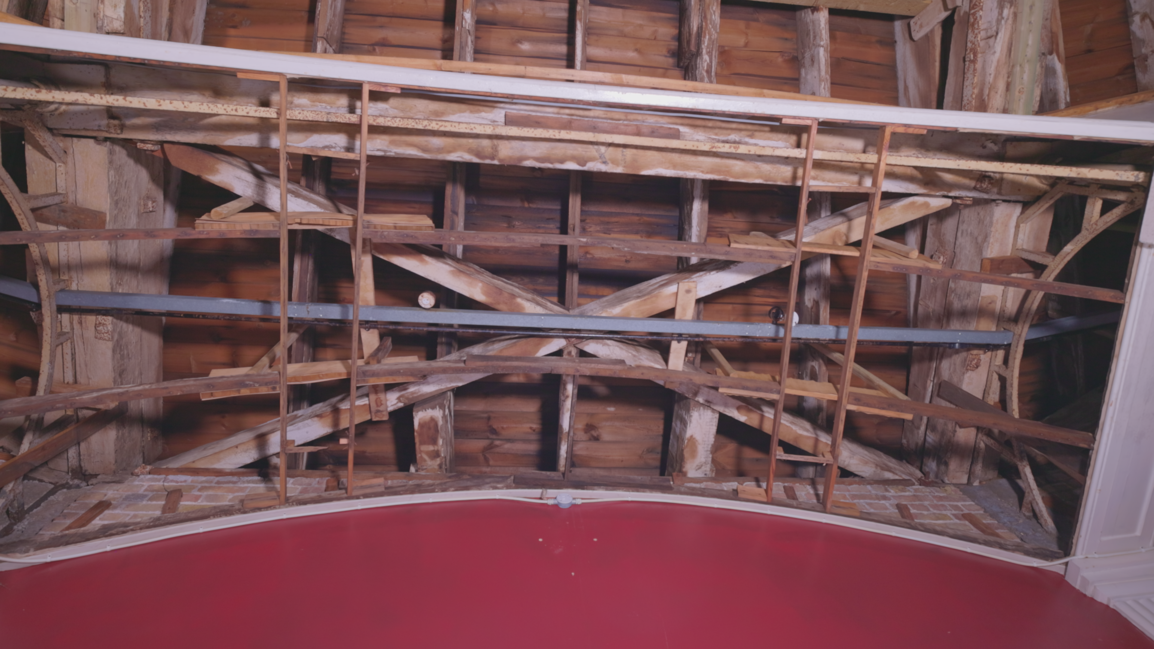 Original 1814 cross-bracing between principal rafters.